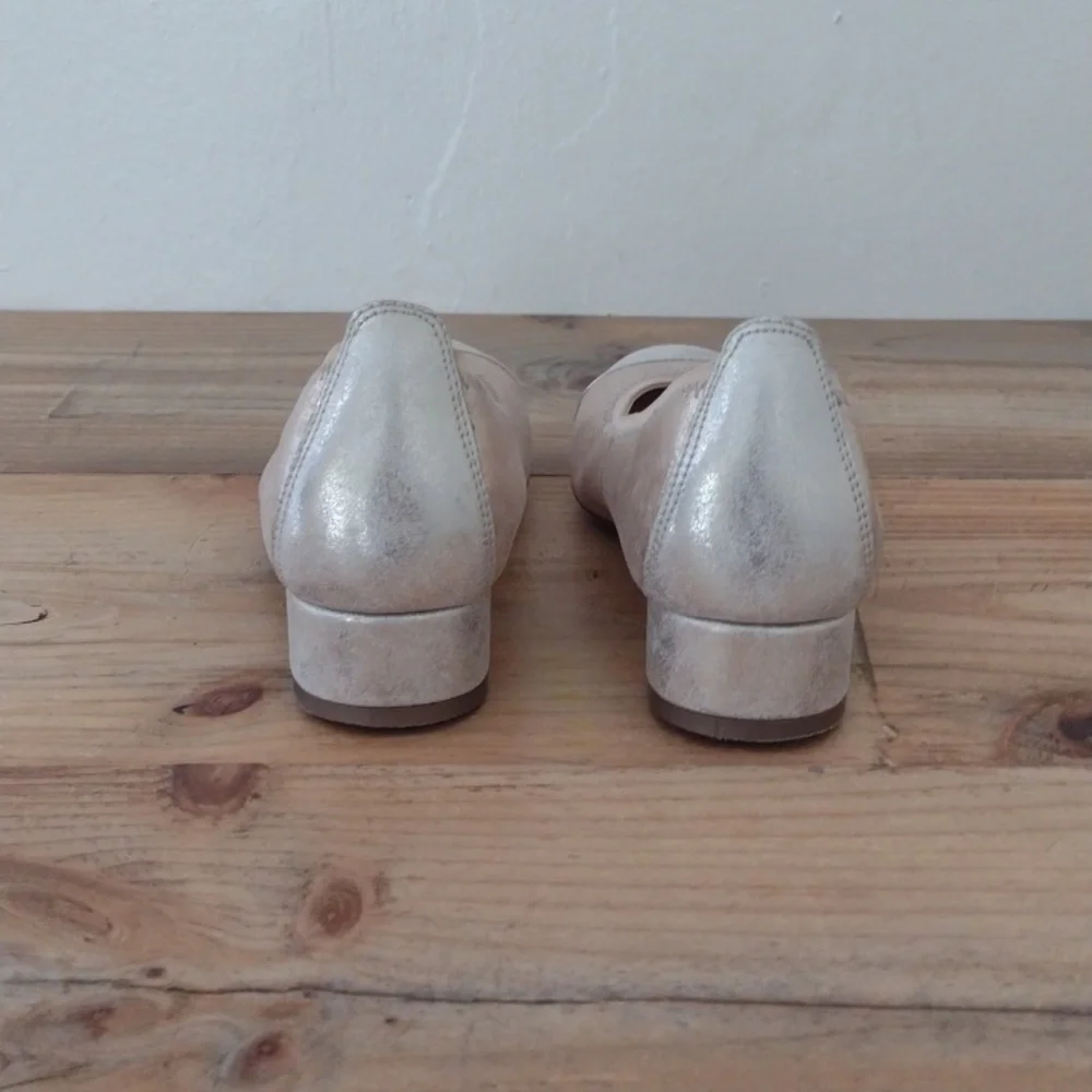 Hispanitas Joy is a Choice 2 Tone Metallic Block Heel Shoe Size 39 US Size 9
